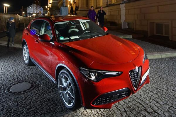Pressefotos: Alfa Romeo bei Gianni Versace, Retrospective
