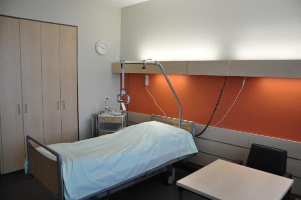 Patientenzimmer nach Maß - Funktionsgerecht mit Wohlfühlfaktor - 100 % Made in Germany von AS LED Lighting