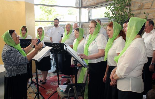 Premiere: Konzertgruppe des himmlischen Chores singt zum ersten Mal beim Gottesdienst