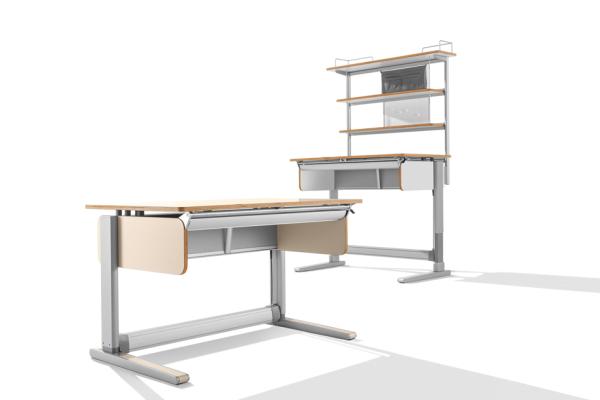 Mal im Sitzen, mal im Stehen arbeiten: Der neue höhenverstellbare Schreibtisch moll T5 macht´s möglich
