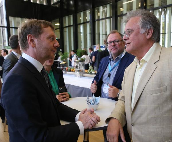 Ministerpräsident Kretschmer unterstützt Infrastruktur- und Medienwettbewerb