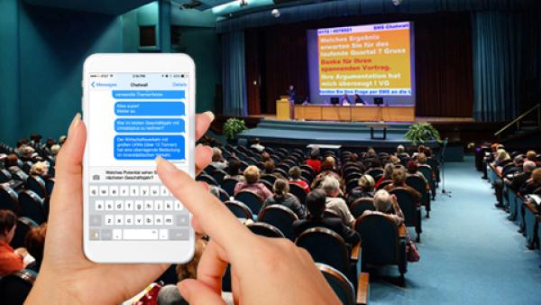 Unterstützung für den Betriebsrat - Aktives Mitarbeiter-Feedback mit der SMS-Chatwall live auf einem Beamer  