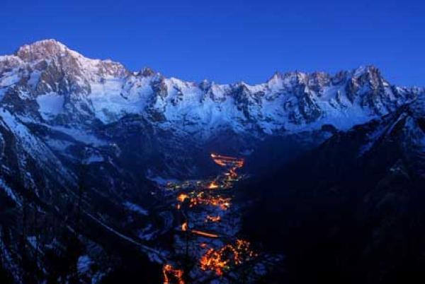 Winterspaß im Aostatal by night