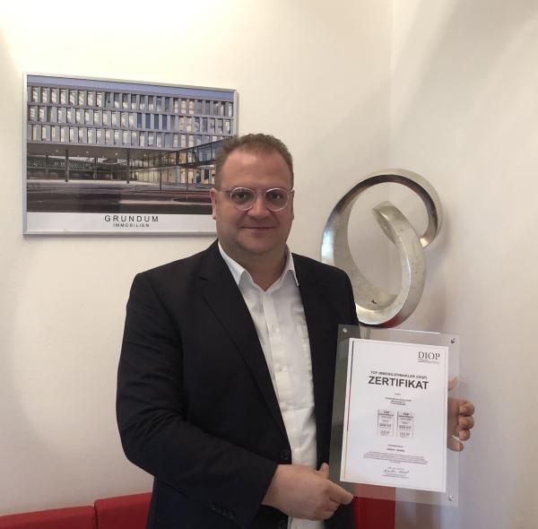 GRUNDUM Immobilien GmbH aus Wiesbaden als »DIQP - Top Immobilienmakler« ausgezeichnet