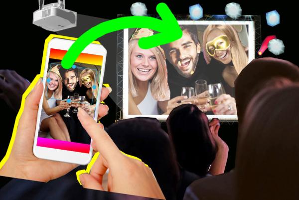 Die Abschlussfeier mit der digitalen XXL-Fotowand Selfiewall - Partyfotos vom Handy live auf den Beamer senden
