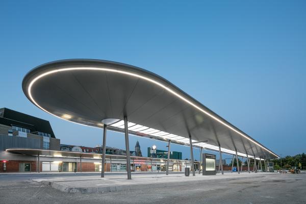 LED-Beleuchtung sorgt an neuen Bussteigen in Gelsenkirchen für Sicherheit, Attraktivität und Fahrgastkomfort
