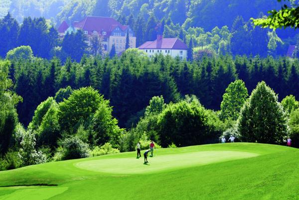 Ein Traum für Golfer: die 70 Hektar große Golfanlage bei den Gräflichen Parks am südlichen Teutoburger Wald