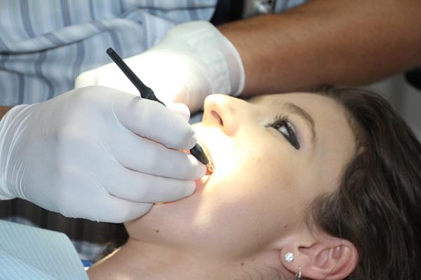 Professionelle Zahnprophylaxe - mehr als Zahnreinigung