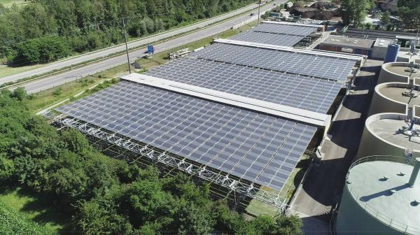 Wie Unternehmen jetzt industrielle Nutz- und Parkflächen doppelt nutzen und günstigen Solarstrom erzeugen 