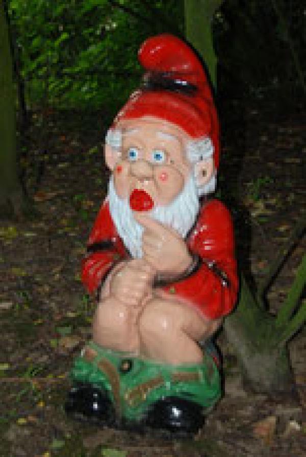 Die Makler-GmbH und der Bezirksverband Pankow der Gartenfreunde / "Nicht verwandt und nicht verschwägert !"