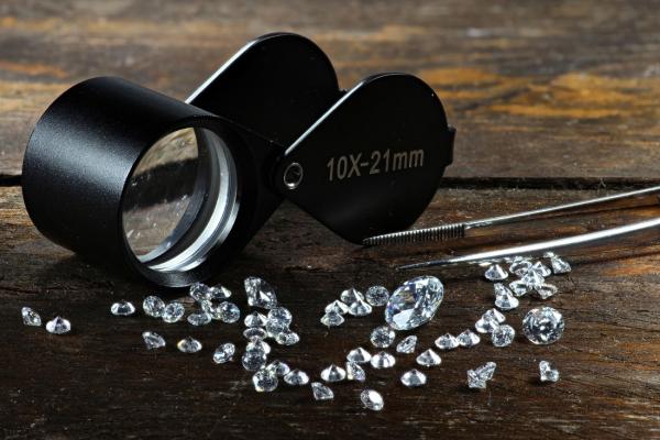 Warum Sie jetzt ungebundene Diamanten kaufen sollten