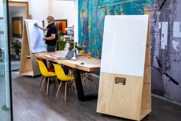Der kleinste Meetingraum der Welt - Mobiles Flipchart & Whiteboard in einem