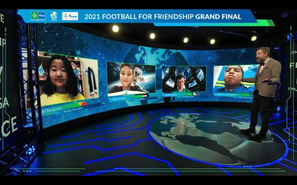 Football for Friendship vereint Teilnehmer aus über 200 Ländern und stellt dritten GUINNESS WORLD RECORDS auf