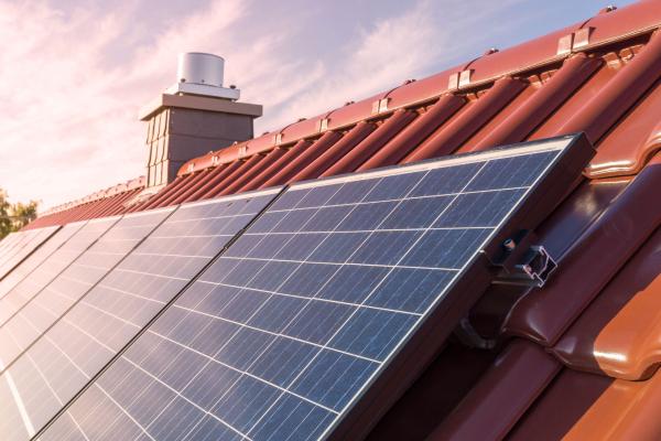 Institut für nachhaltige Stromnutzung: Solarstrom in den eigenen vier Wänden nutzen