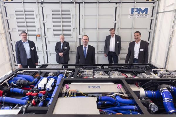 Bayerischer Staatsminister Aiwanger bei Proton Motor: Präsentation von neuem Brennstoffzellen-Rail-Antrieb