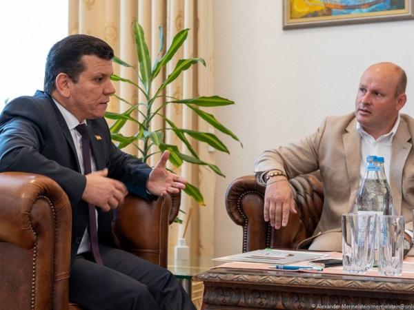 Interview mit dem Außerordentlichen und Bevollmächtigten Botschafter der Republik Tadschikistan in Deutschland