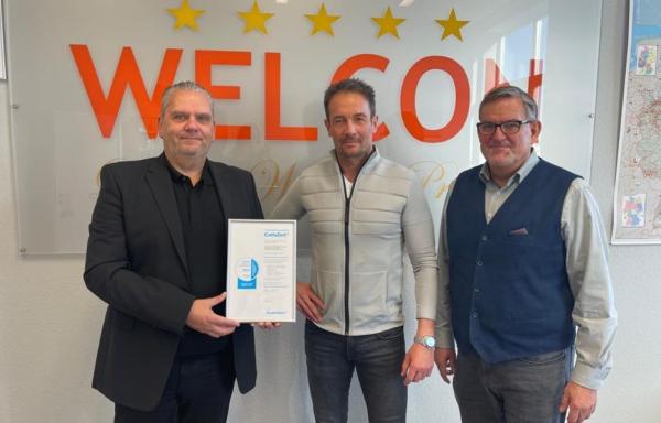 Welcon Gründer und Geschäftsführer Stefan Iburg erhält Bonitätszertifikat von Credit Reform