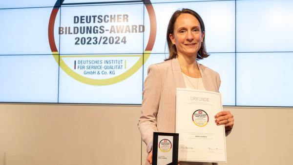 dehner academy erhält den Deutschen Bildungs-Award 2023