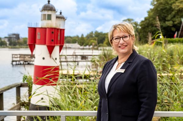 Jubiläum: Direktorin Christa Hellwig feiert 35 Jahre im Seehotel Fährhaus