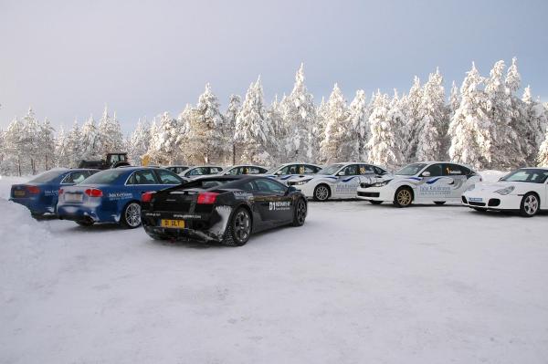 Konkurrenzlose Fahrausflüge der Luxus-Klasse: Supercar Ice Driving in Finnland 