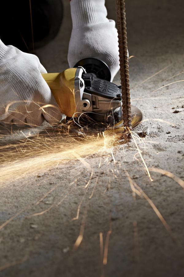 Perfekt schleifen, trennen und glätten mit neuen Winkelschleifern von DeWalt