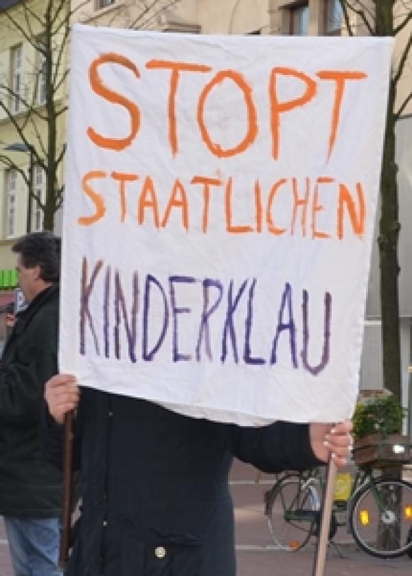 Siegburg: Demonstration gegen Familienzerstörung und staatliche Inobhutnahmen von Kindern