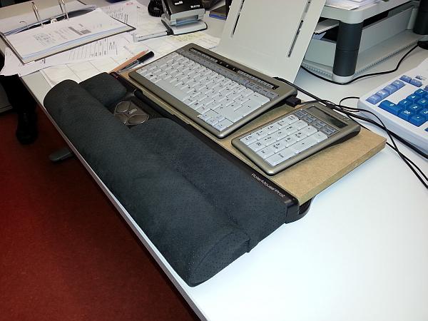 Ergonomischer Büroarbeitsplatz bei Zustand nach Morbus Kienböck 