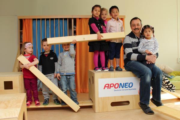 Aponeo: 2.000 Euro Spende für Kinder
