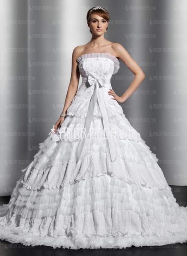 Feiern Sie Ihre Traumhochzeit mit Brautkleidern von AmorModa 