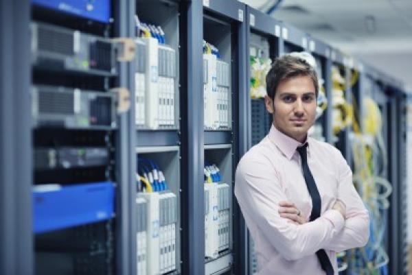 Baustaub im Serverraum? Sicherheit für IT-Administratoren durch professionelle & nachhaltige Serverreinigung.