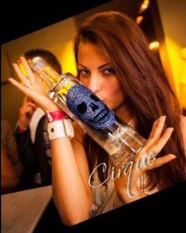 Iordanov Vodka im Millionärsparadies Ocean Club Marbella Spanien
