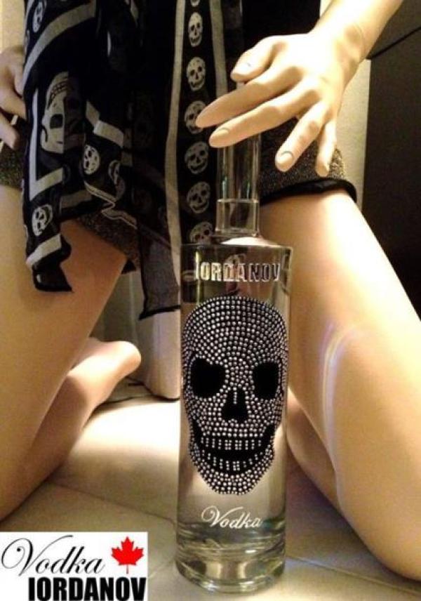 Niko Iordanov legt Spiegel-Online mit Arschbombe rein. Spiegel-Online auf Satire reingefallen.