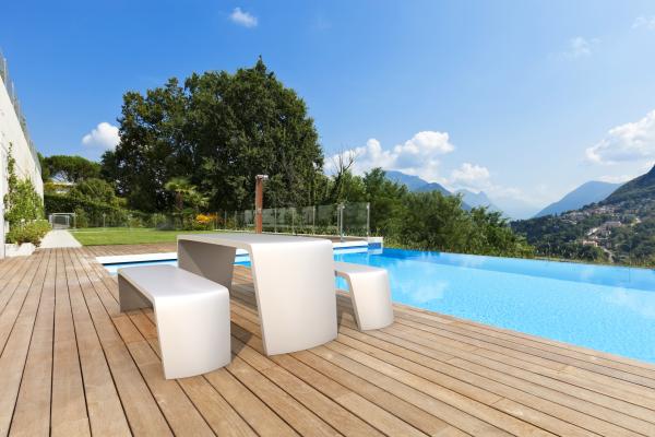 BÄNCH - Die hochwertige Indoor-Outdoor-Garnitur aus glasfaserverstärktem Kunststoff.