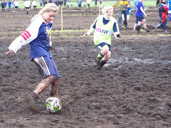 Deutsche Meisterschaft im Moorfußball 2014: Bis zu 80 Teams für Mega-Schlamm-Schlacht in Rieste erwartet