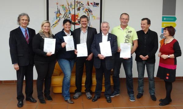 Ausgebildete Objektauditoren bekommen Zertifikat überreicht