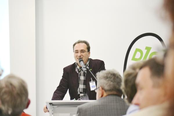 Neuer Bundesvorsitzender der größten Fachgewerkschaft des öffentlichen Dienstes mobilisiert Anhänger