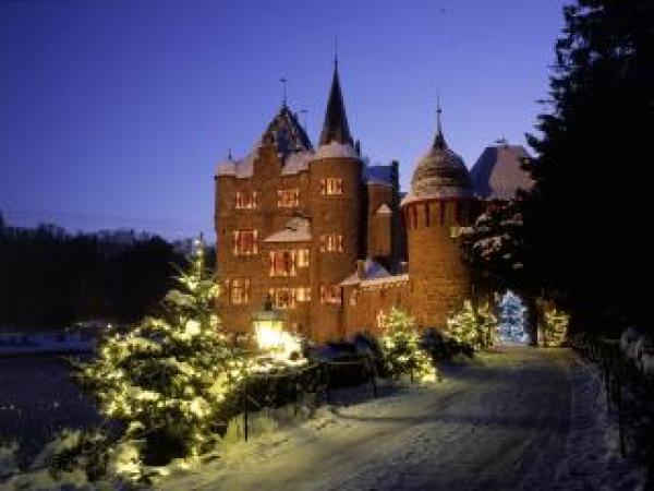 Burg Satzvey veranstaltet Adventsmarkt zusammen mit Frauennetzwerk
