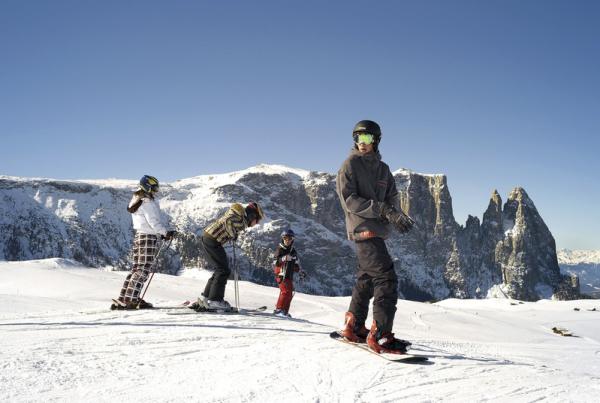 Skifahren im Unesco Weltkulturerbe Dolomiten