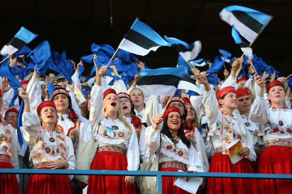 Schnieder Reisen: Zum Sängerfest nach Tallinn und die Litauische Sahara entdecken. 