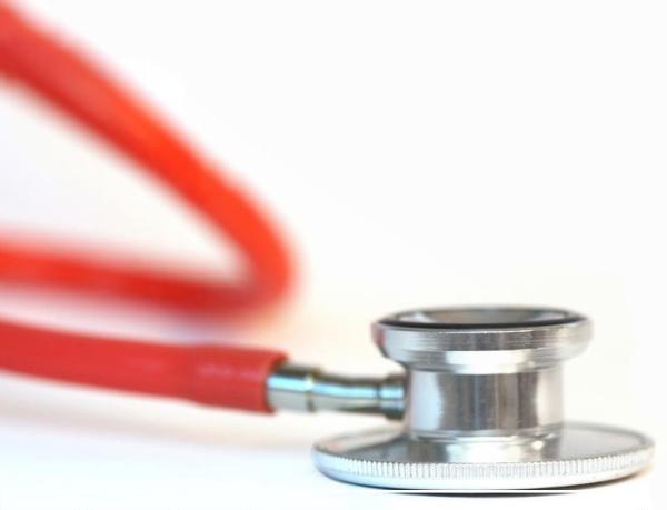 Die richtige Pflege des ersten Zahnes