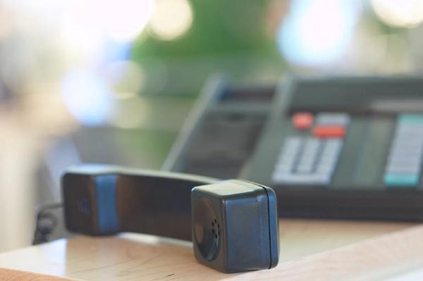 Holen Sie mehr Kunden in Ihren modernen Online-Shop mit „altmodischem“ Telefonmarketing