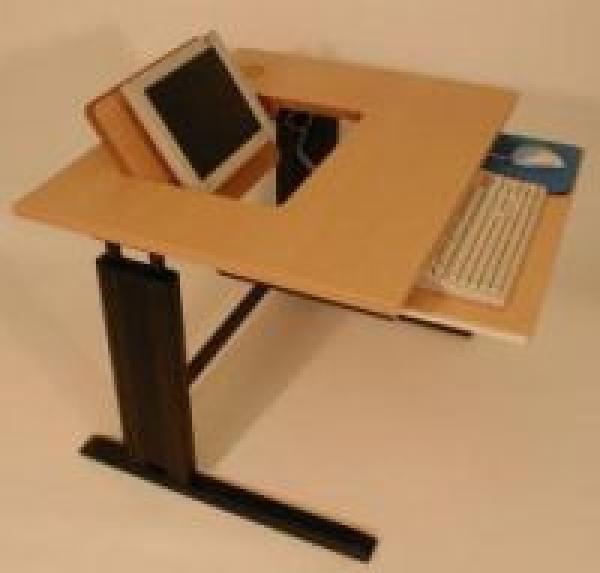 Ergonomisch optimierte Computertische von ADION: Revolution für Schule, Konferenz und Seminar