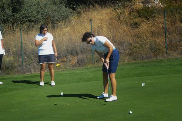 Anfänger oder wenig Golferfahrung? Luxuriöser Golfurlaub mit Golfkurs in Denia