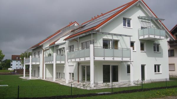 Solar-Mehrfamilienhaus aus hochwärmedämmenden Ziegeln