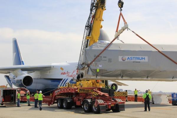 Satellit Eutelsat 3B im Sea Launch Heimathafen in Kalifornien eingetroffen