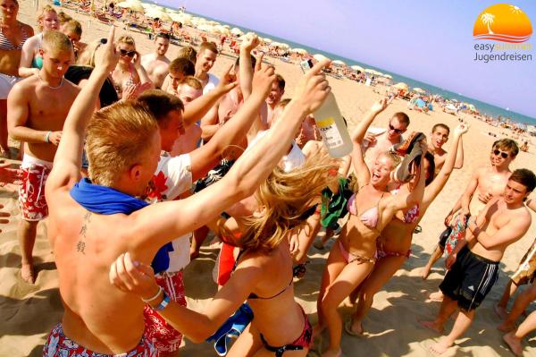 Partyreisen mit easysummer Jugendreisen: Abireisen und Partyreisen im neuen Format. 