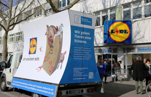 LIDL verschont nicht! Deutsches Tierschutzbüro startet bundesweite Kampagne in Berlin