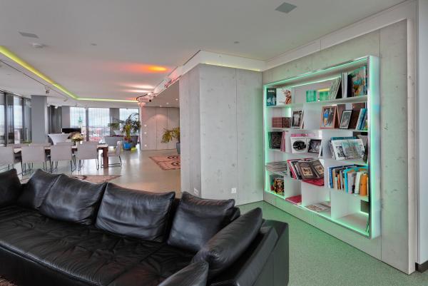 Luxus Immobilie im Münchener Prestigeobjekt "the seven", moderner Innenausbau in Betonoptik