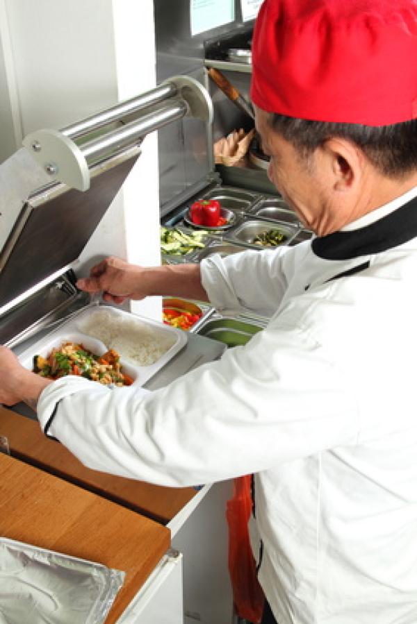 Praktische Verpackungslösungen für die Außerhaus Speiseversorgung