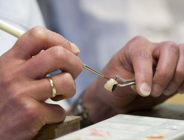 10 Jahre preiswerter Zahnersatz Made in Germany - das Dentallabor MAXiDENT feiert Geburtstag